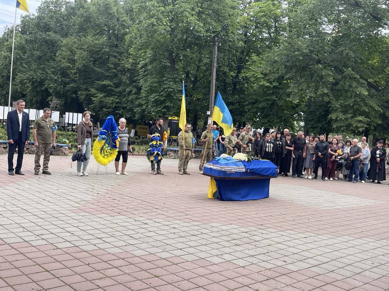 Із загиблим воїном попрощалися на Кіровоградщині