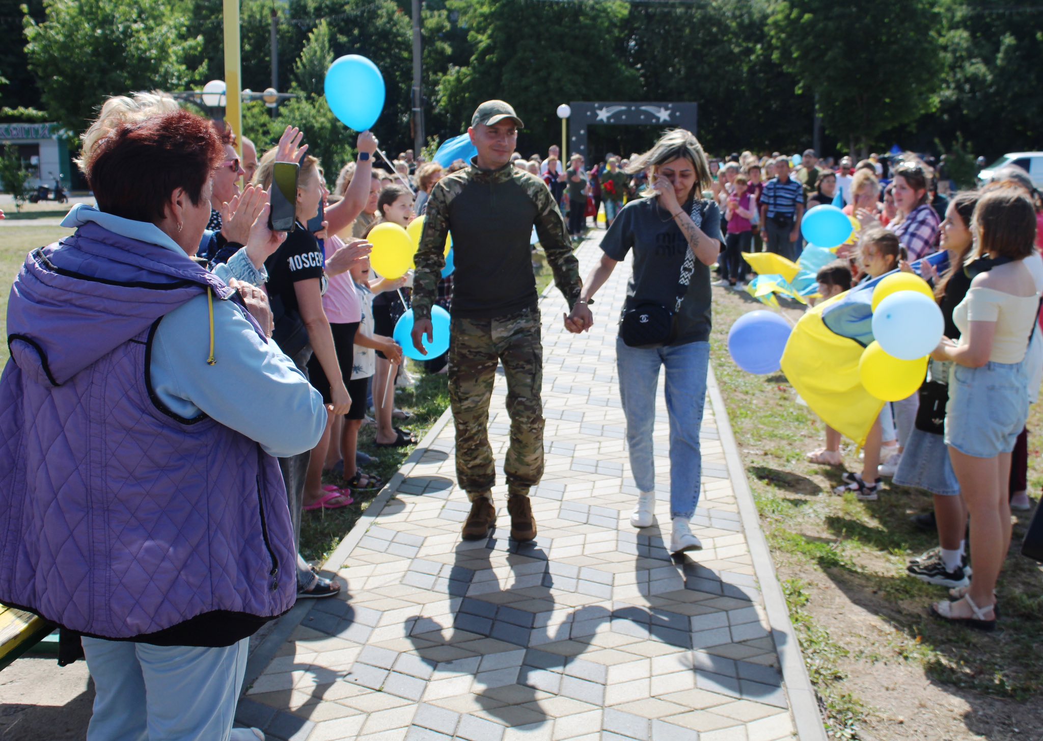 У Долинській громаді зустріли звільненого з російського полону бійця