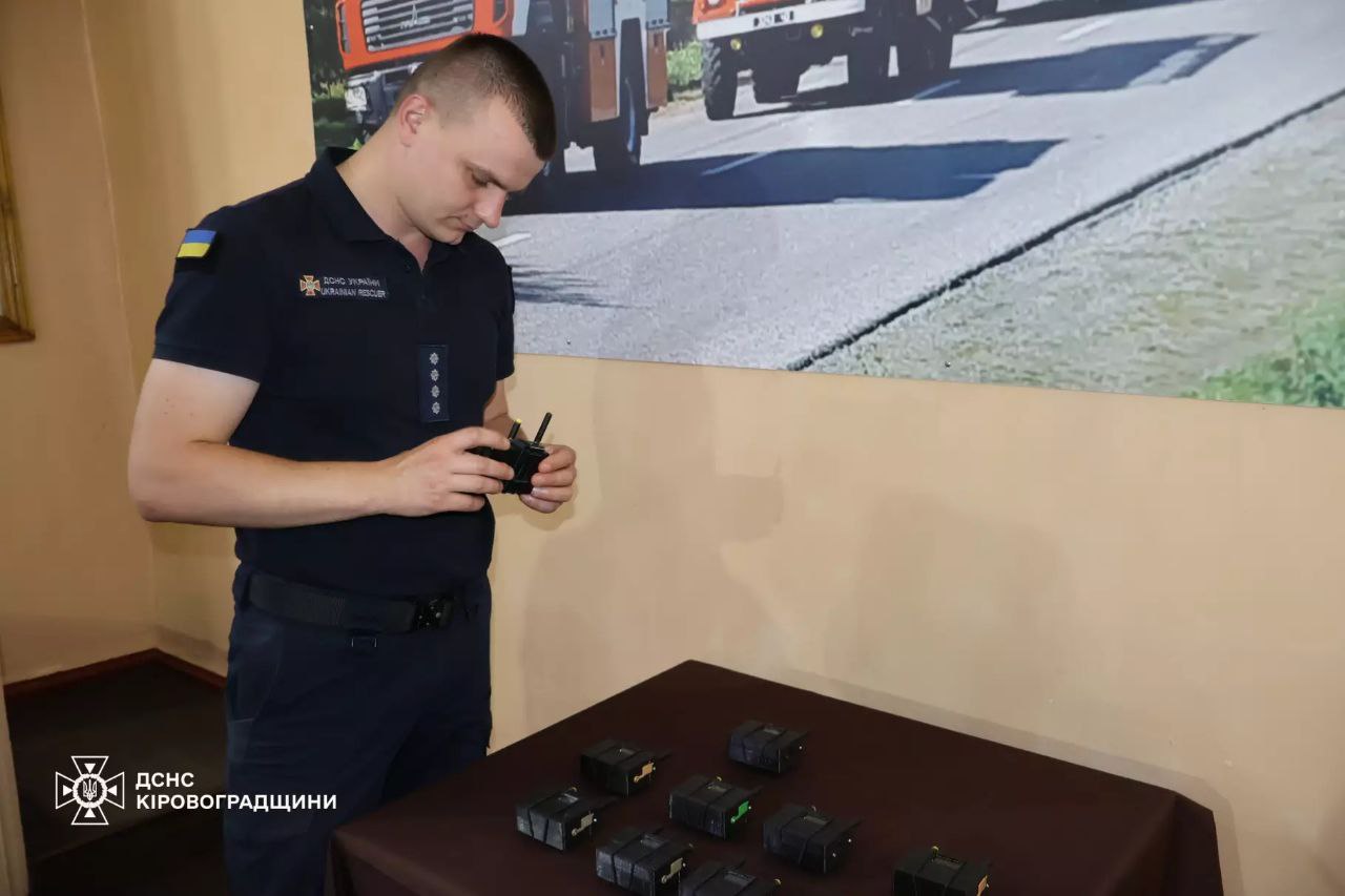 Від міжнародних благодійних організацій підрозділи ДСНС Кіровоградщини отримали детектори дронів.