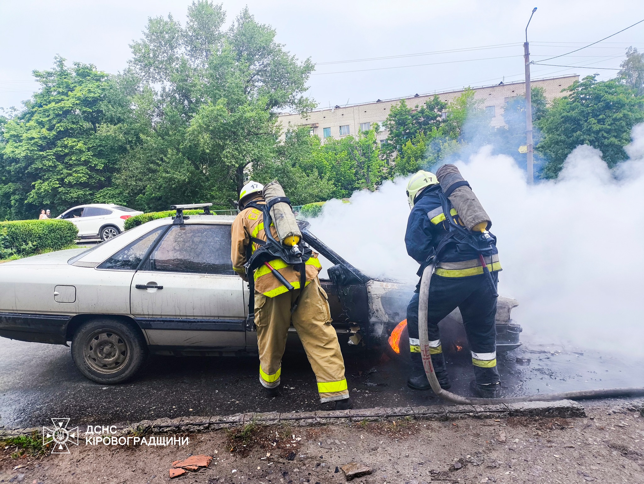 На вулиці Героїв України у Світловодську горів легковик.