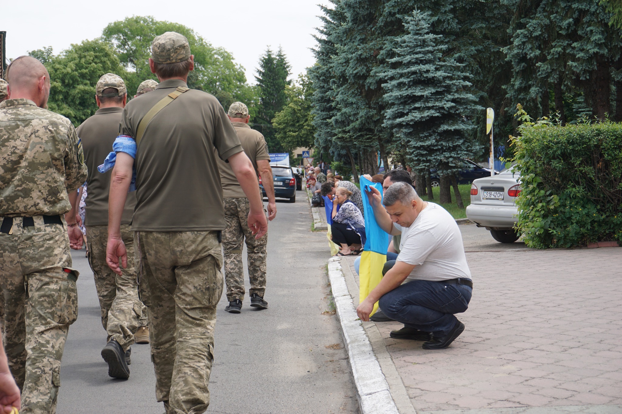 У Гайворонській громаді в останню путь провели загиблого на Харківщині військового Сергія Гринюка.