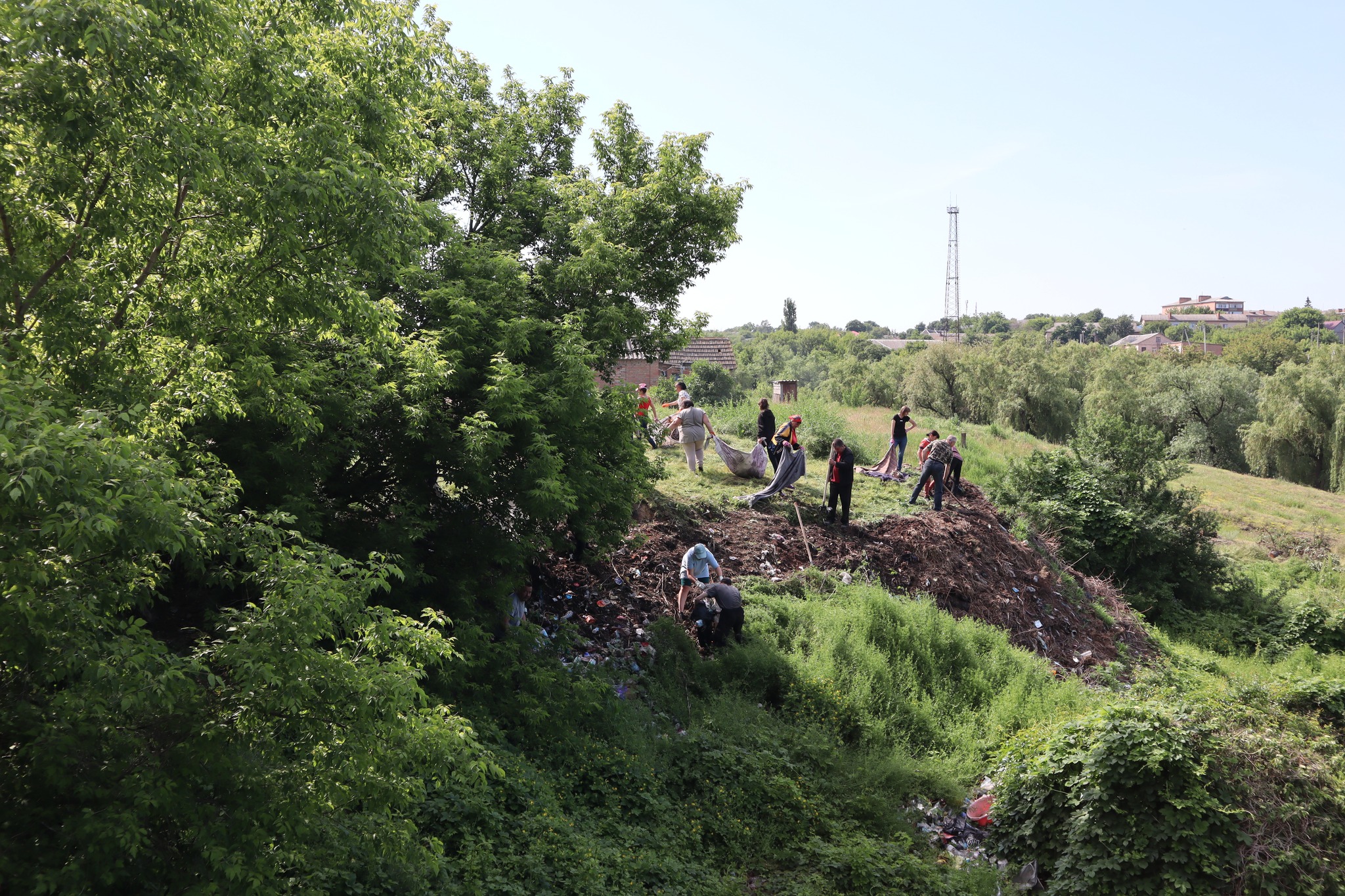 У Новоукраїнці розпочали ліквідацію несанкціонованого сміттєзвалища.