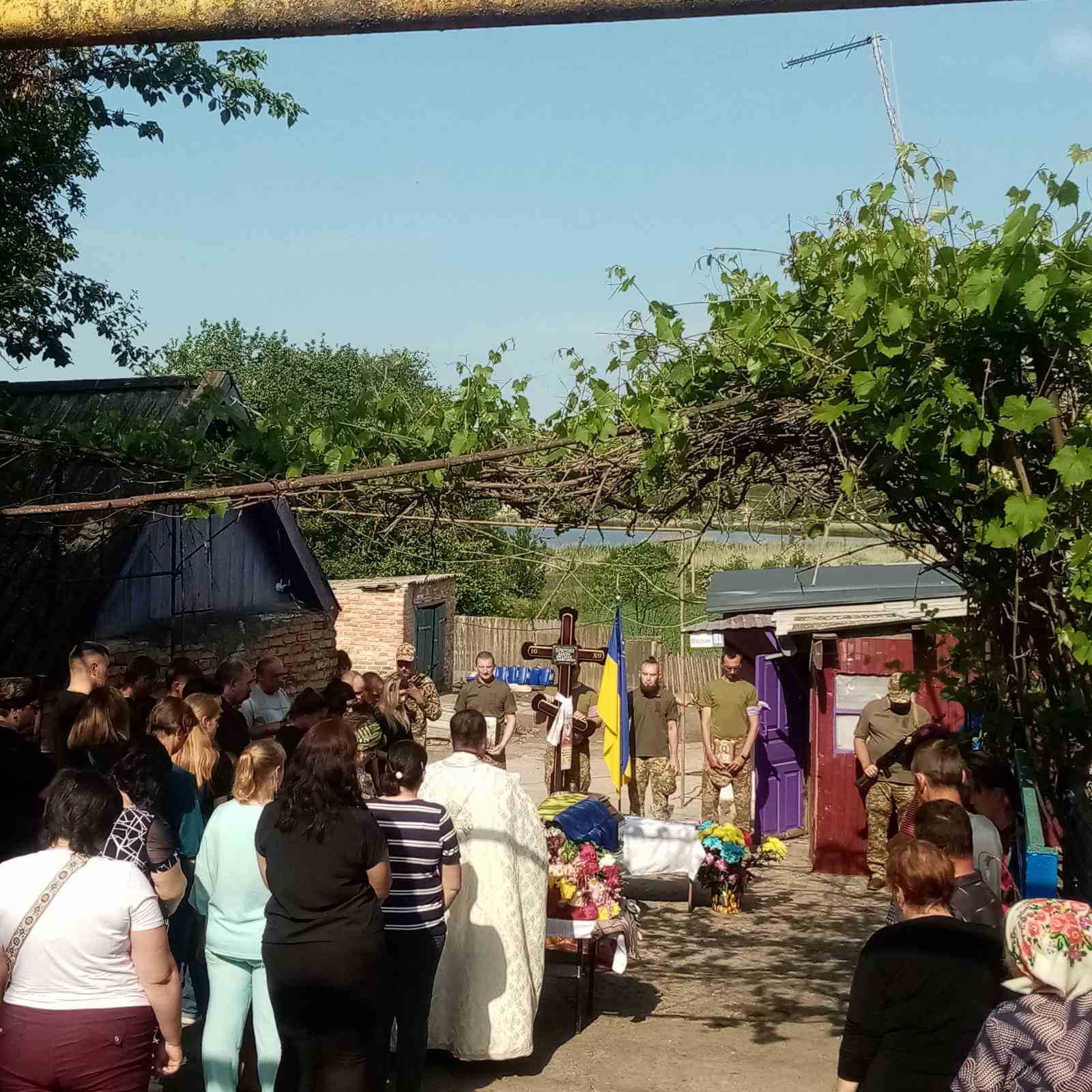 В Устинівській громаді в останню путь провели загиблого військового Миколу Червотоку.