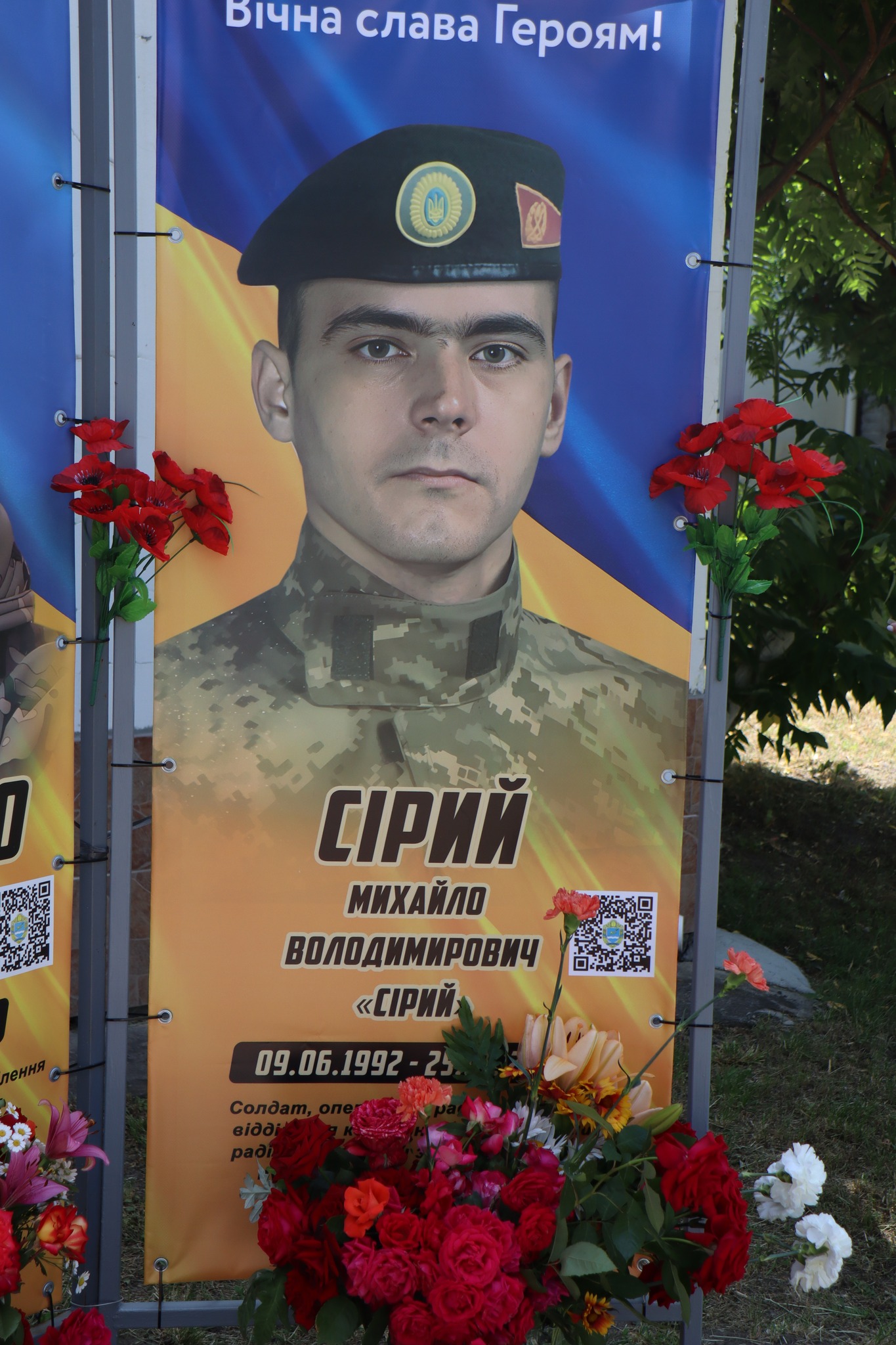 В Онуфріївській громаді на Алеях Слави встановили портрети ще п’ятьох загиблих у війні з росією військових.