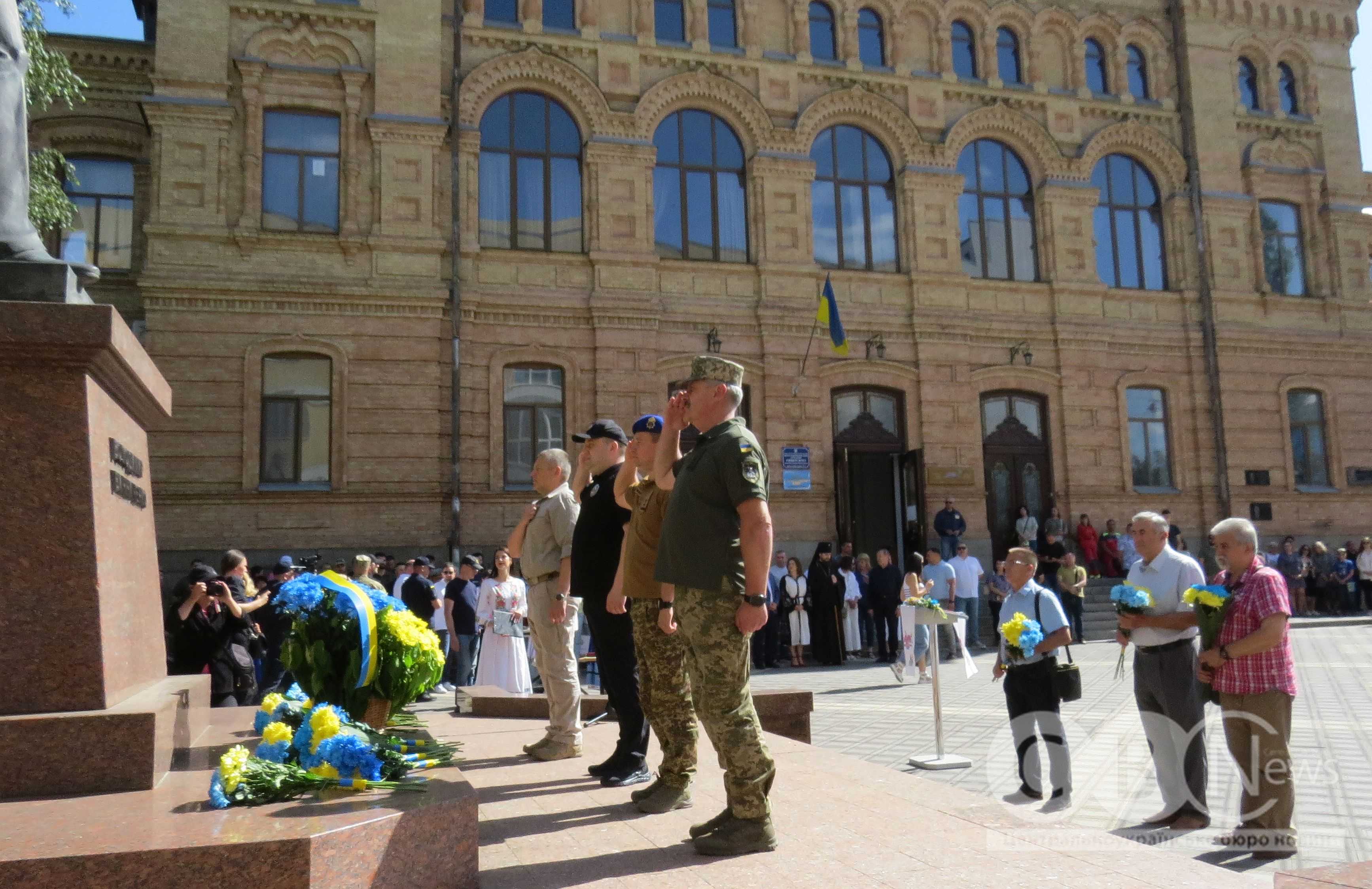 До Дня Конституції України у Кропивницькому вручали нагороди воїнам, учням та діячам