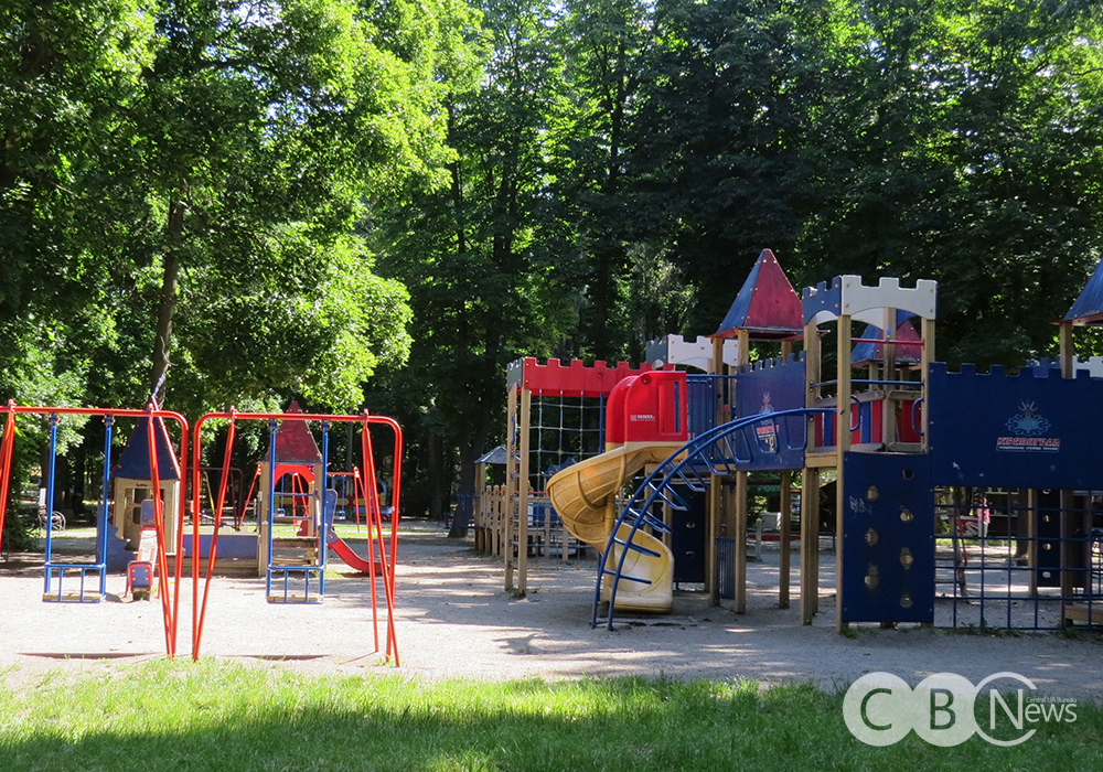 Дитячий майданчик у парку Ковалівський в Кропивницькому