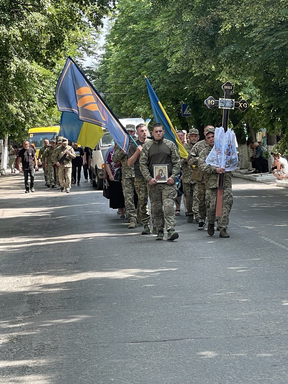 В Олександрівській громаді в останню путь провели загиблого на Луганщині військового Вадима Хоменка.