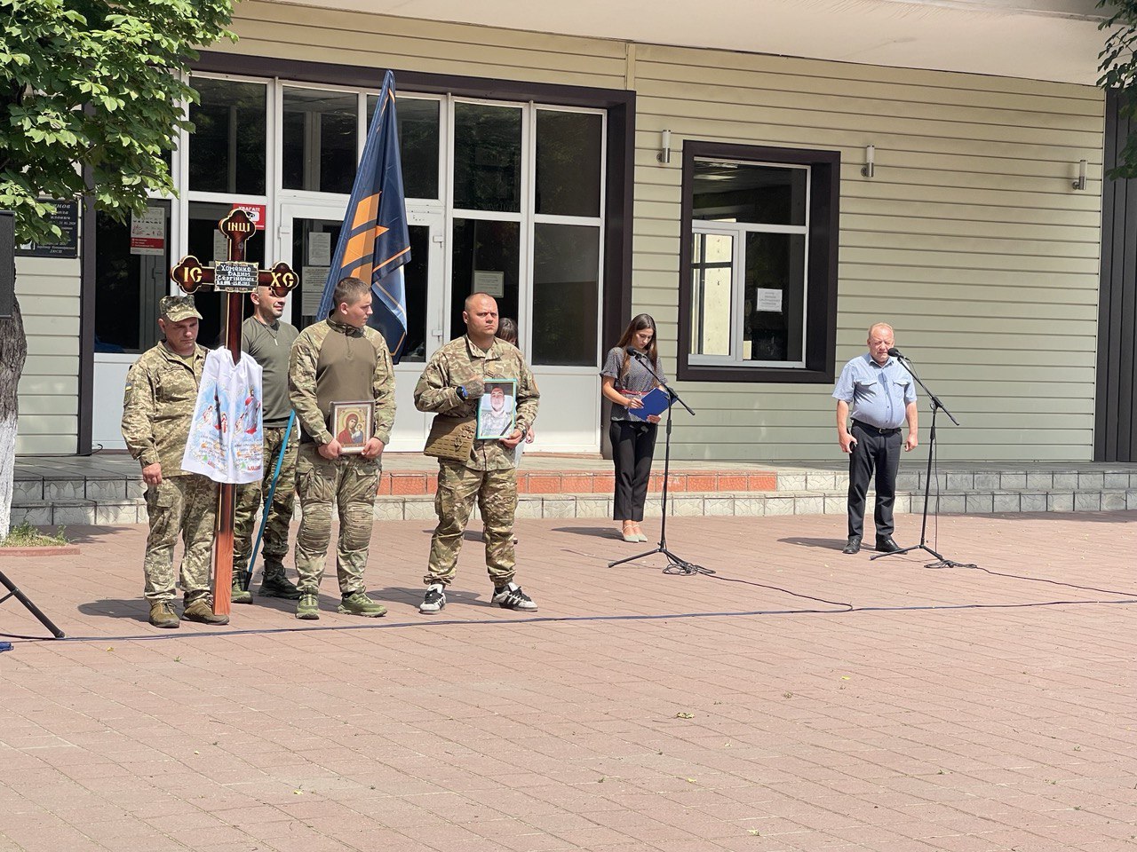 В Олександрівській громаді в останню путь провели загиблого на Луганщині військового Вадима Хоменка.