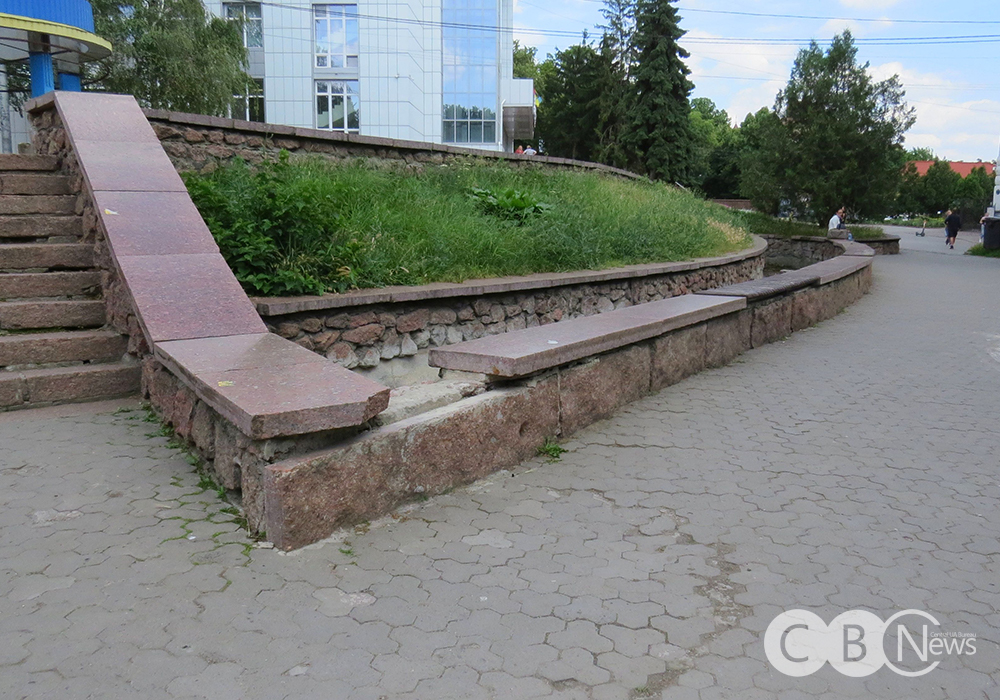 Сквер біля ЦНАПу у Кропивницькому