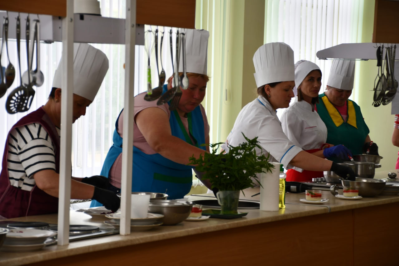 Майже пів тисячі шкільних кухарів Кіровоградщини підвищать кваліфікацію