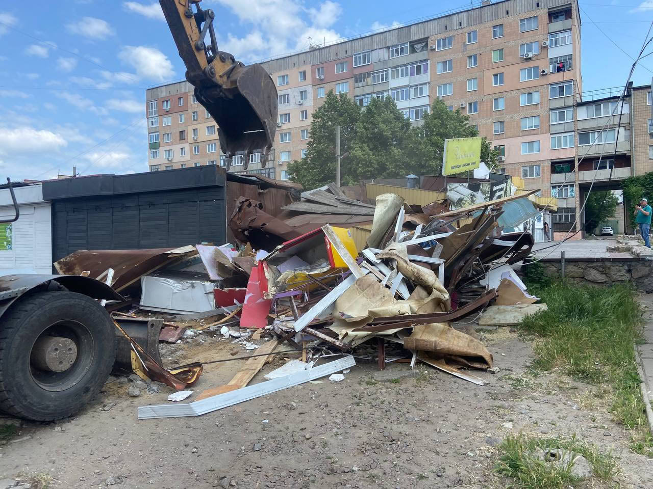 В Олександрії демонтують споруди на колишньому ринку «Айсберг»