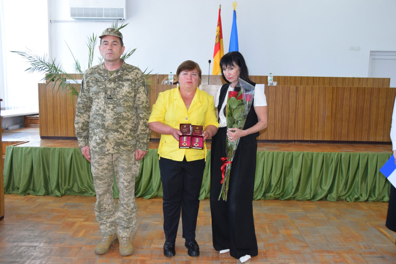 Нагороди загиблих військових вручили їхнім рідним у Петрівській громаді