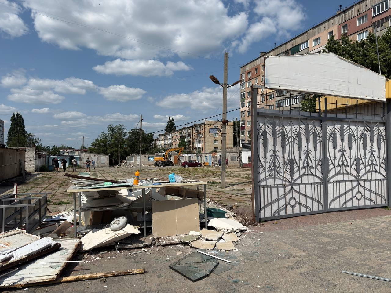 В Олександрії демонтують споруди на колишньому ринку «Айсберг»