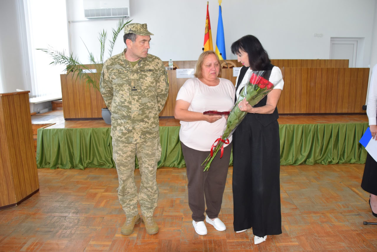 Нагороди загиблих військових вручили їхнім рідним у Петрівській громаді