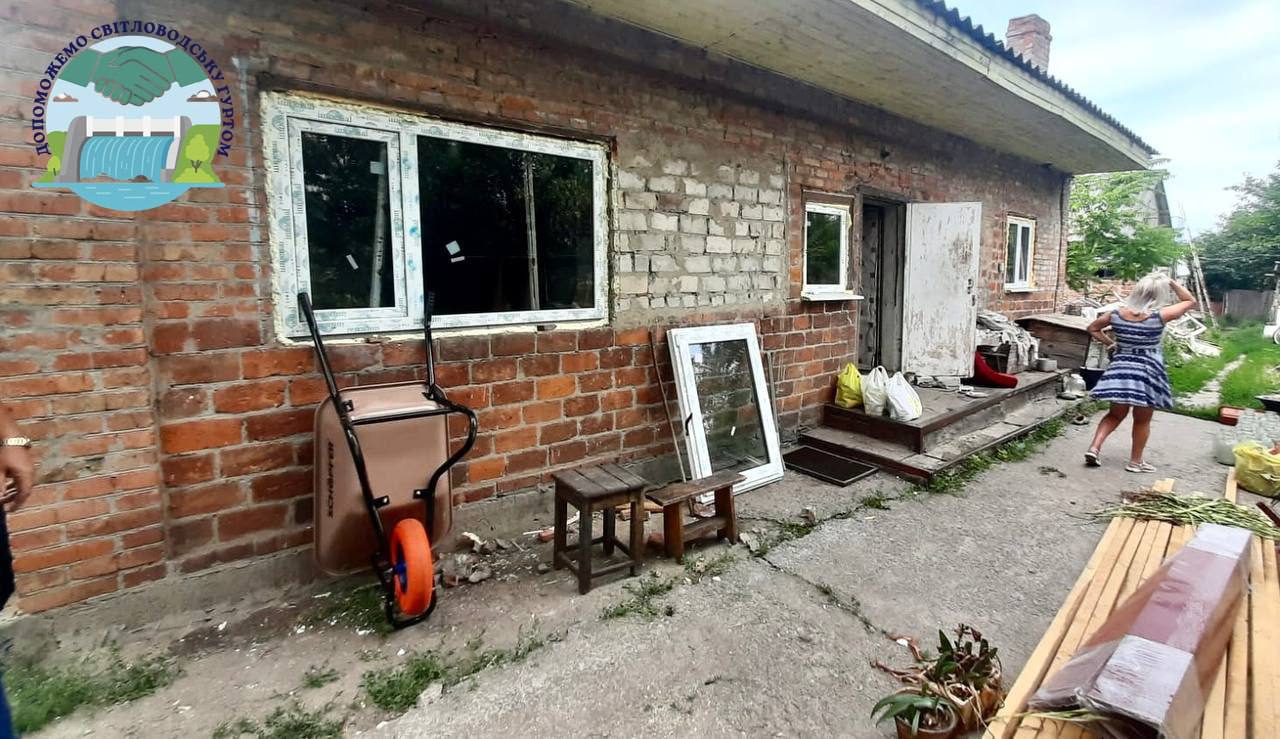 Громади області допомагають відновлювати Світловодськ після обстрілів