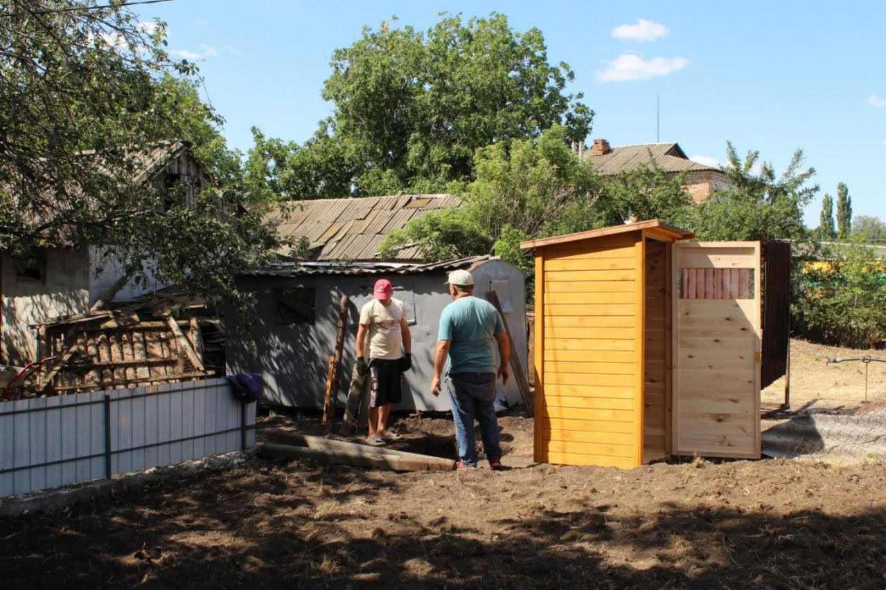 Сусіди організували толоку на подвір'ї воїна з Петрівської громади, який повертається з полону