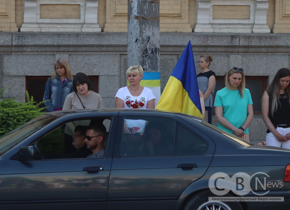У Кропивницькому попрощалися із загиблими: молодшим сержантом Олегом Літвінюком, солдатом Михайлом Березичем та сержантом Андрієм Щербаковим.