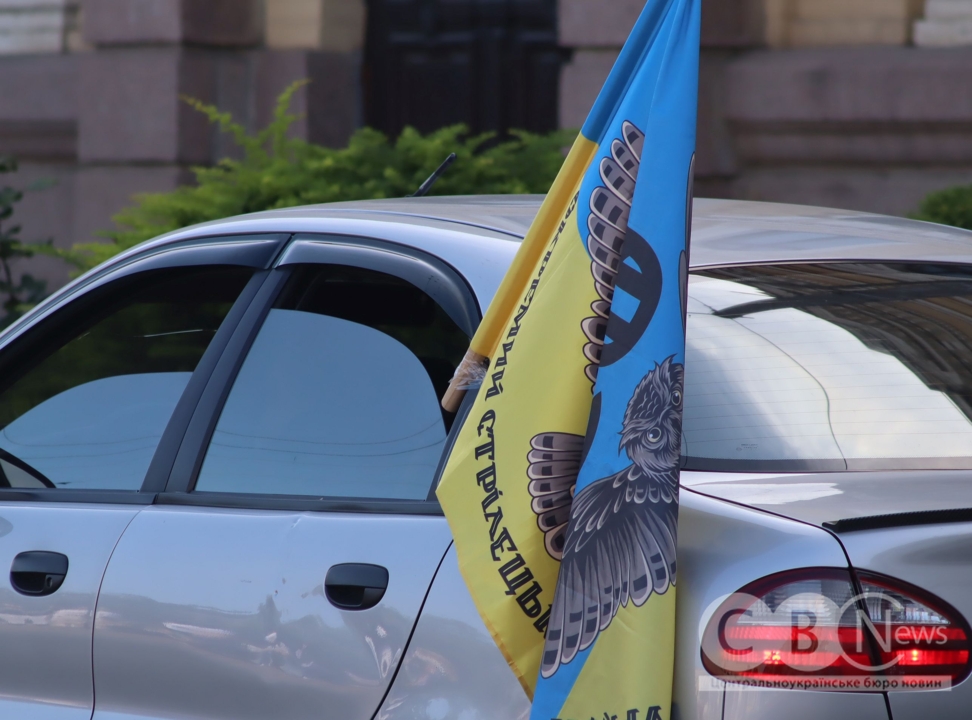 У Кропивницькому попрощалися із загиблими: молодшим сержантом Олегом Літвінюком, солдатом Михайлом Березичем та сержантом Андрієм Щербаковим.