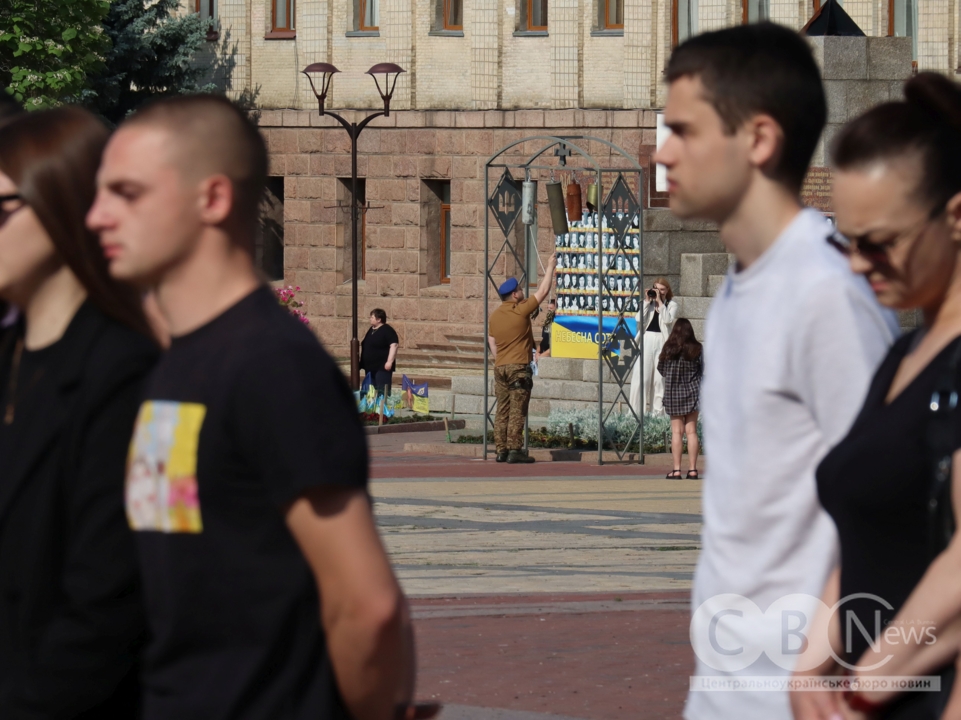 У Кропивницькому в останню путь провели загиблих на Донеччині військових Ростислава Літовкіна та Олександра Бескіда.