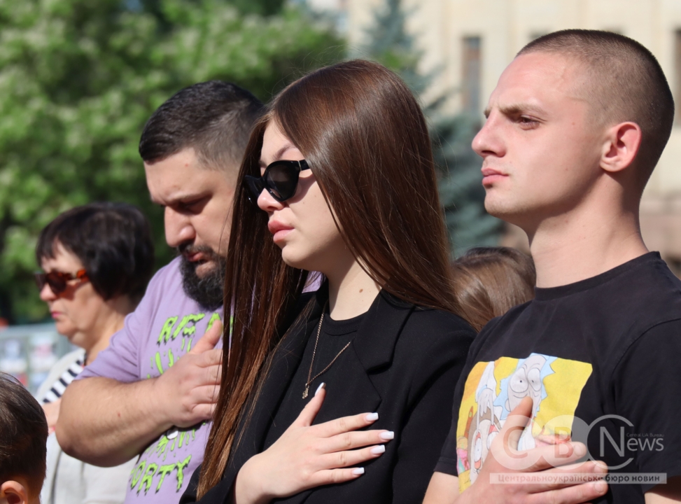 У Кропивницькому в останню путь провели загиблих на Донеччині військових Ростислава Літовкіна та Олександра Бескіда.