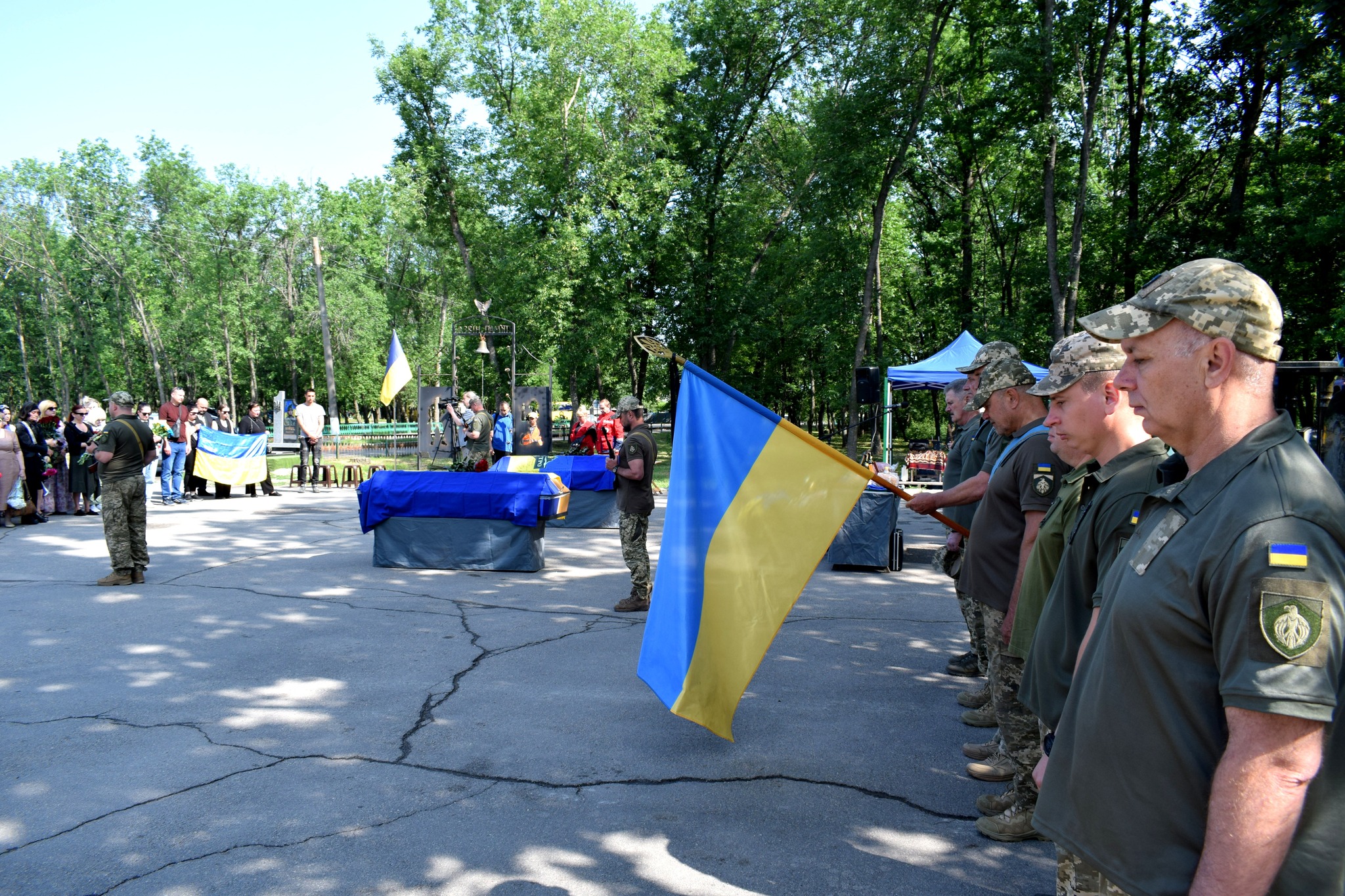 У Кропивницькому в останню путь провели загиблих на Донеччині військових Ростислава Літовкіна та Олександра Бескіда.