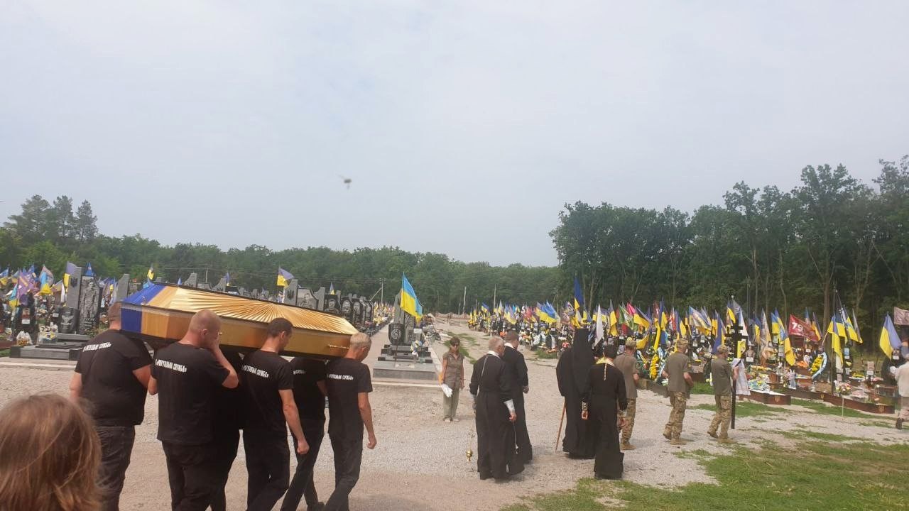 У Кропивницькому попрощалися із загиблими на війні Денисом Шевченком та Сергієм Мусіякою.