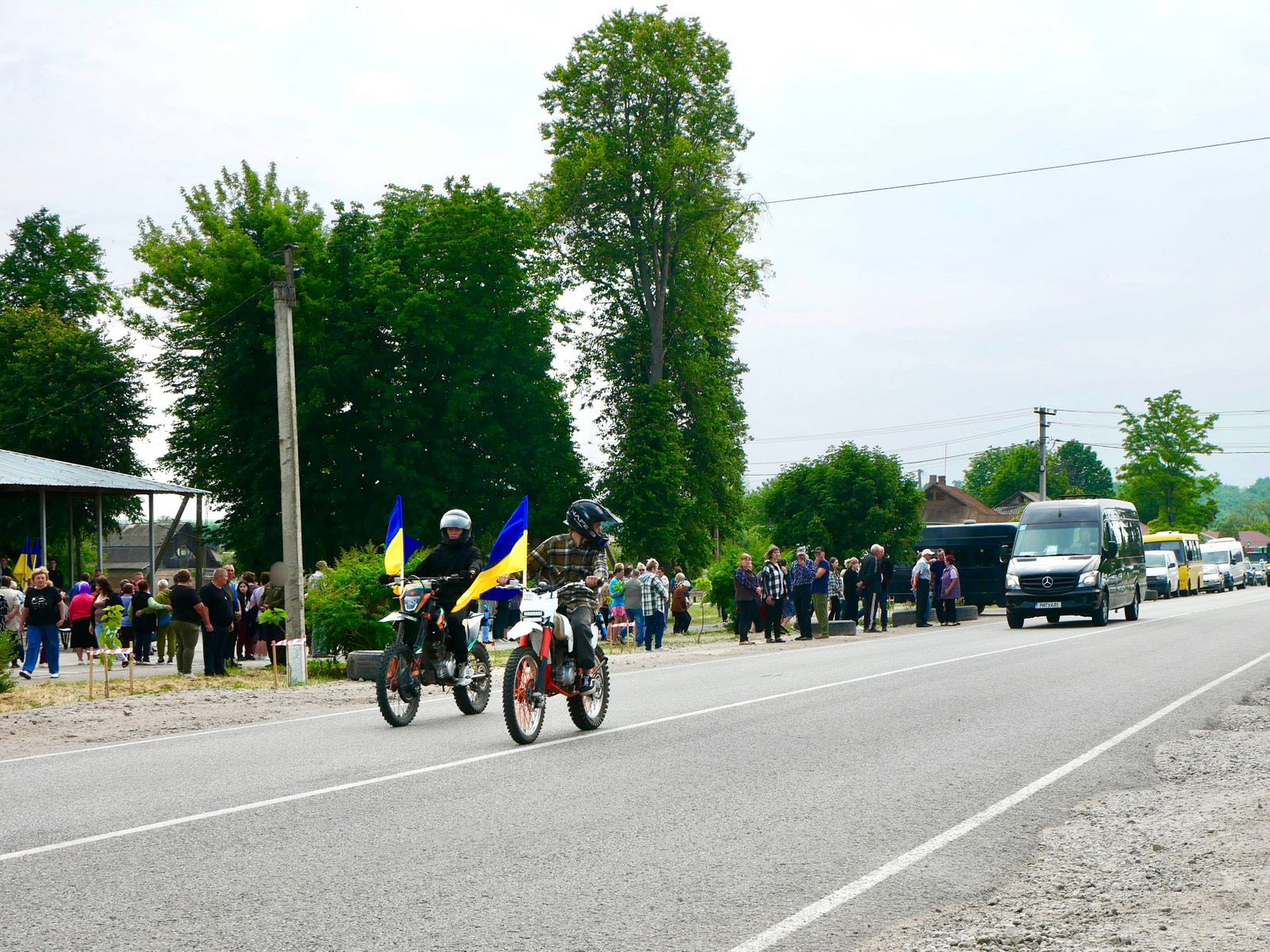 У Мар'янівській громаді в останню путь провели загиблого військового Геннадія Болванця.