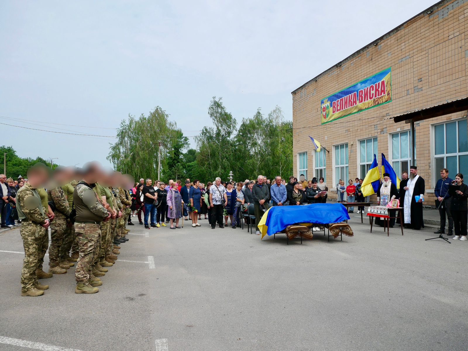 У Мар'янівській громаді в останню путь провели загиблого військового Геннадія Болванця.