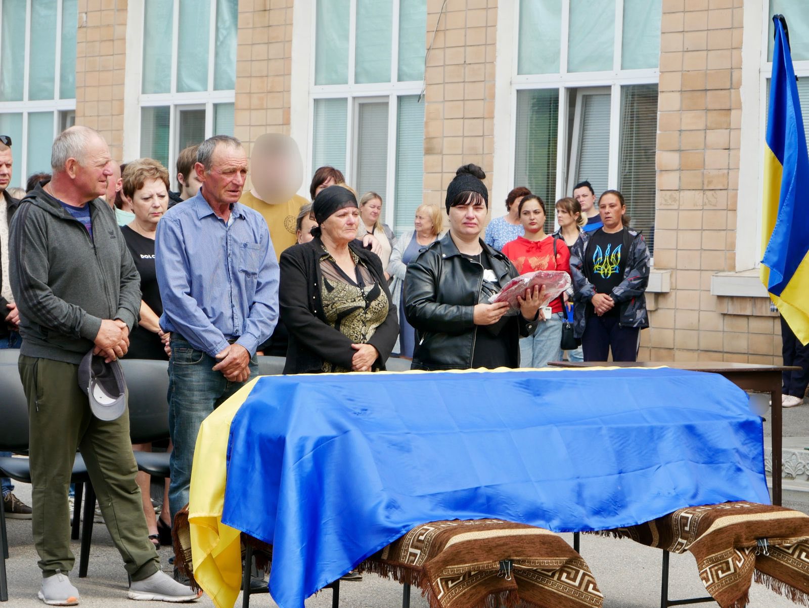 У Мар'янівській громаді в останню путь провели загиблого військового Геннадія Болванця.