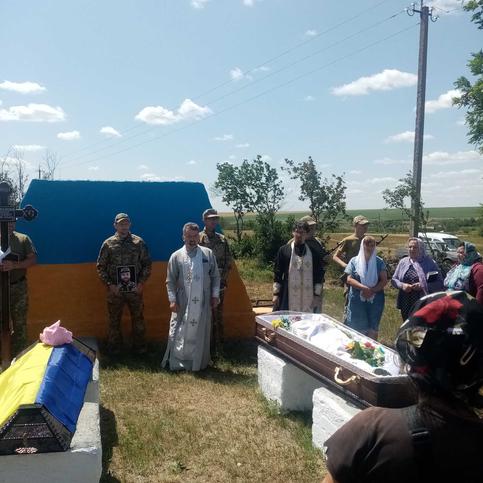 В Устинівській громаді в останню путь провели загиблого на Сумщині військового Василя Кондратюка.