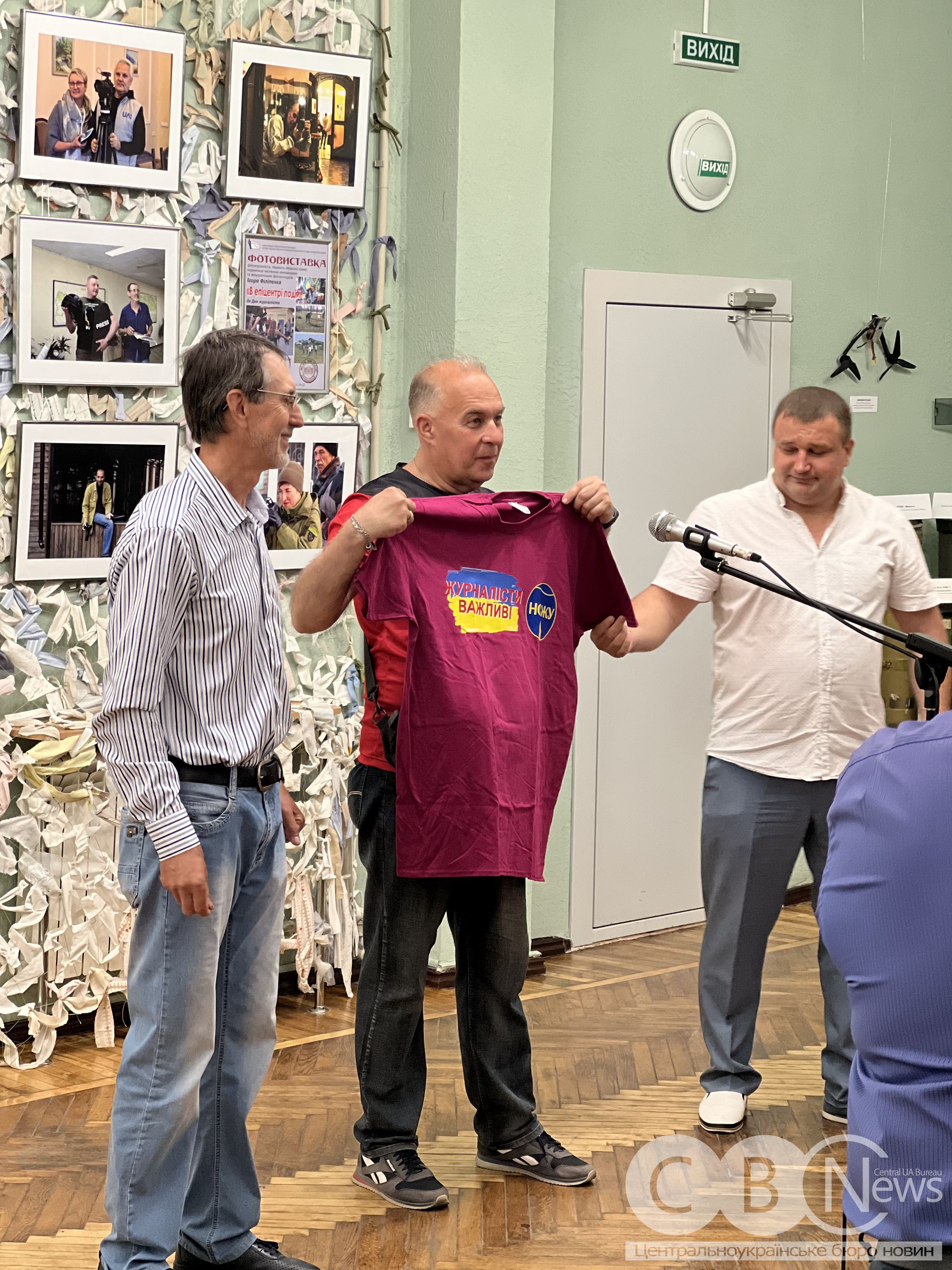 До Дня журналіста кропивницький фотокореспондент Ігор Філіпенко відкрив авторську виставку