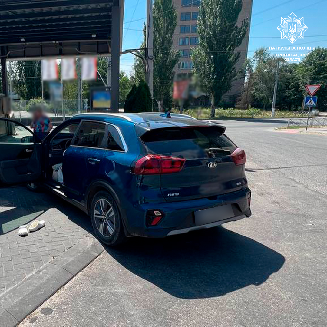 У Кропивницькому на водія, який напідпитку в’їхав в автомийку, патрульні склали два протоколи.