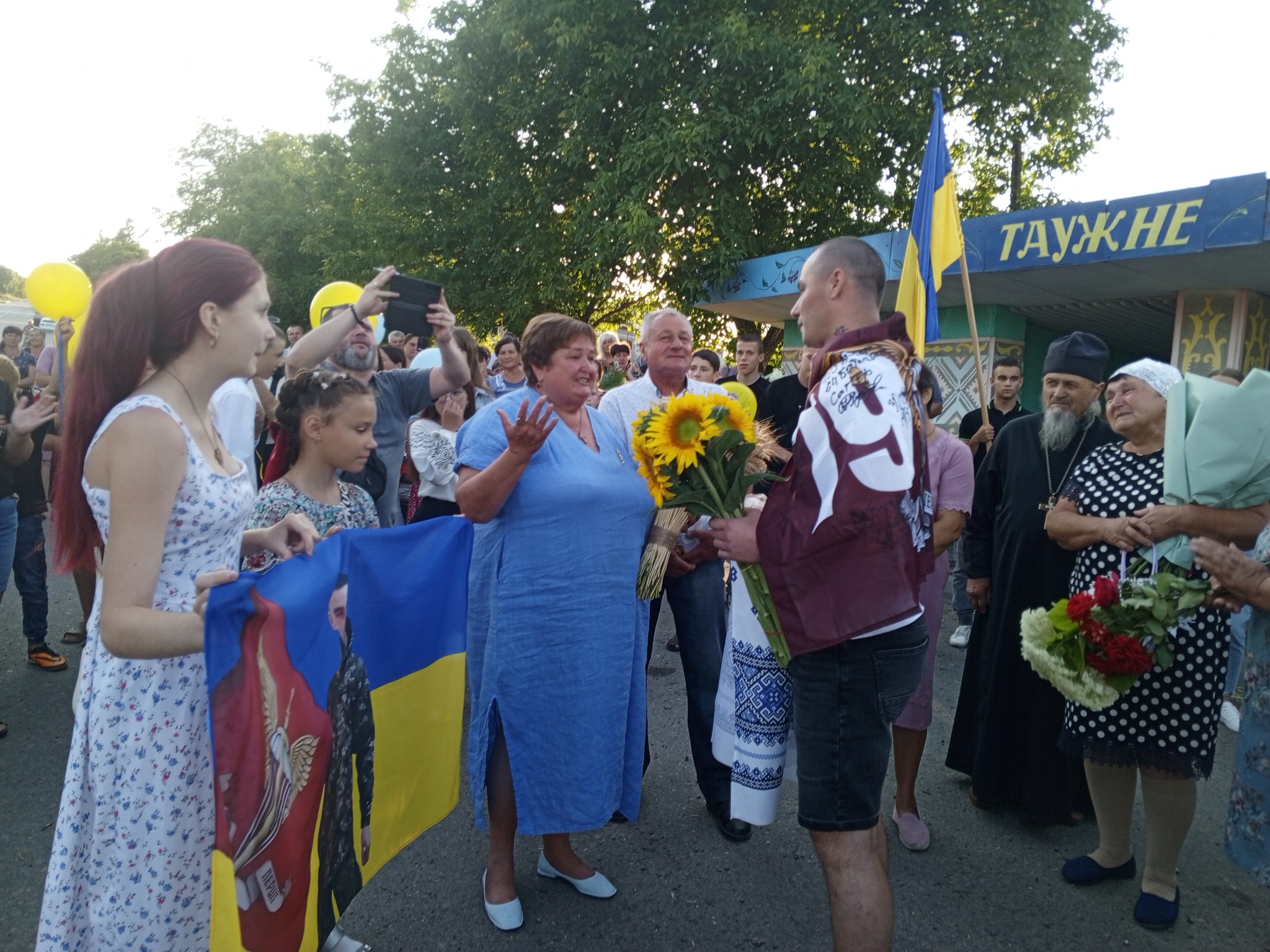 Звільненого з російського полону воїна зустріли в Заваллівській громаді