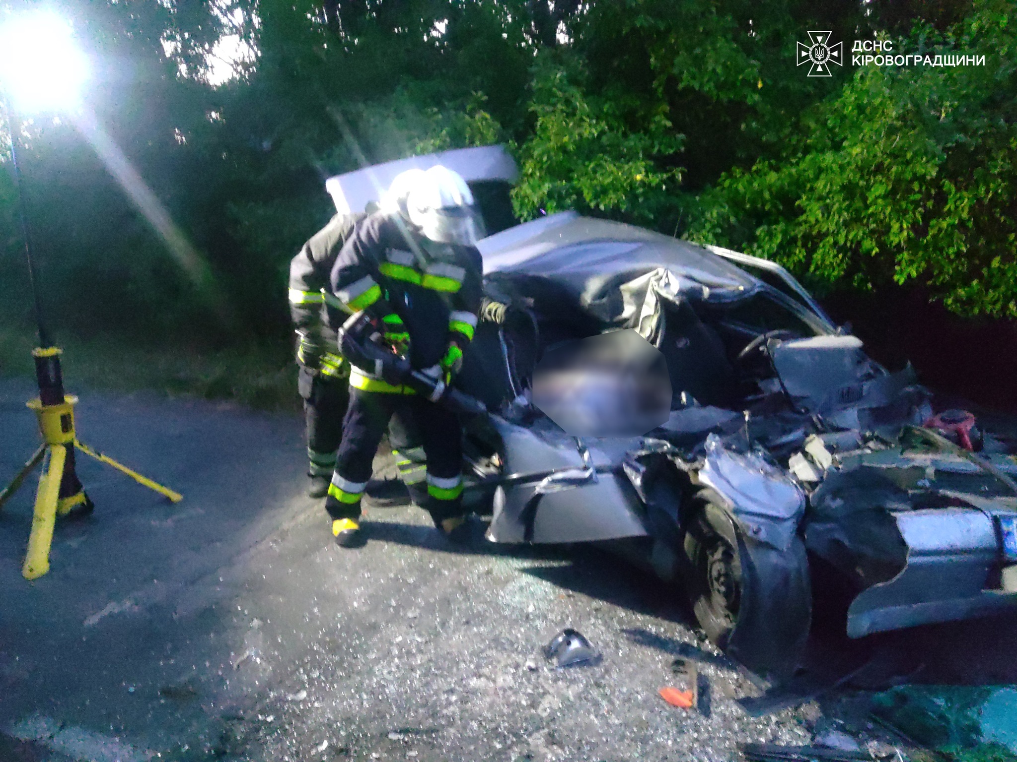 У Великосеверинівській громаді внаслідок ДТП за участю вантажного та легкового автомобіля загинула 15-річна дівчина.