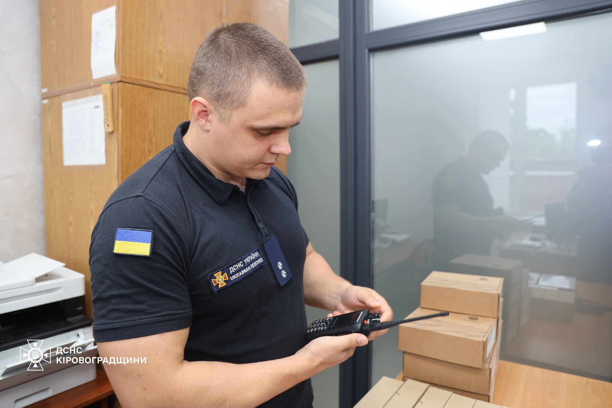Від міжнародних партнерів рятувальники Кіровоградщини отримали сім радіостанцій та два планшети.