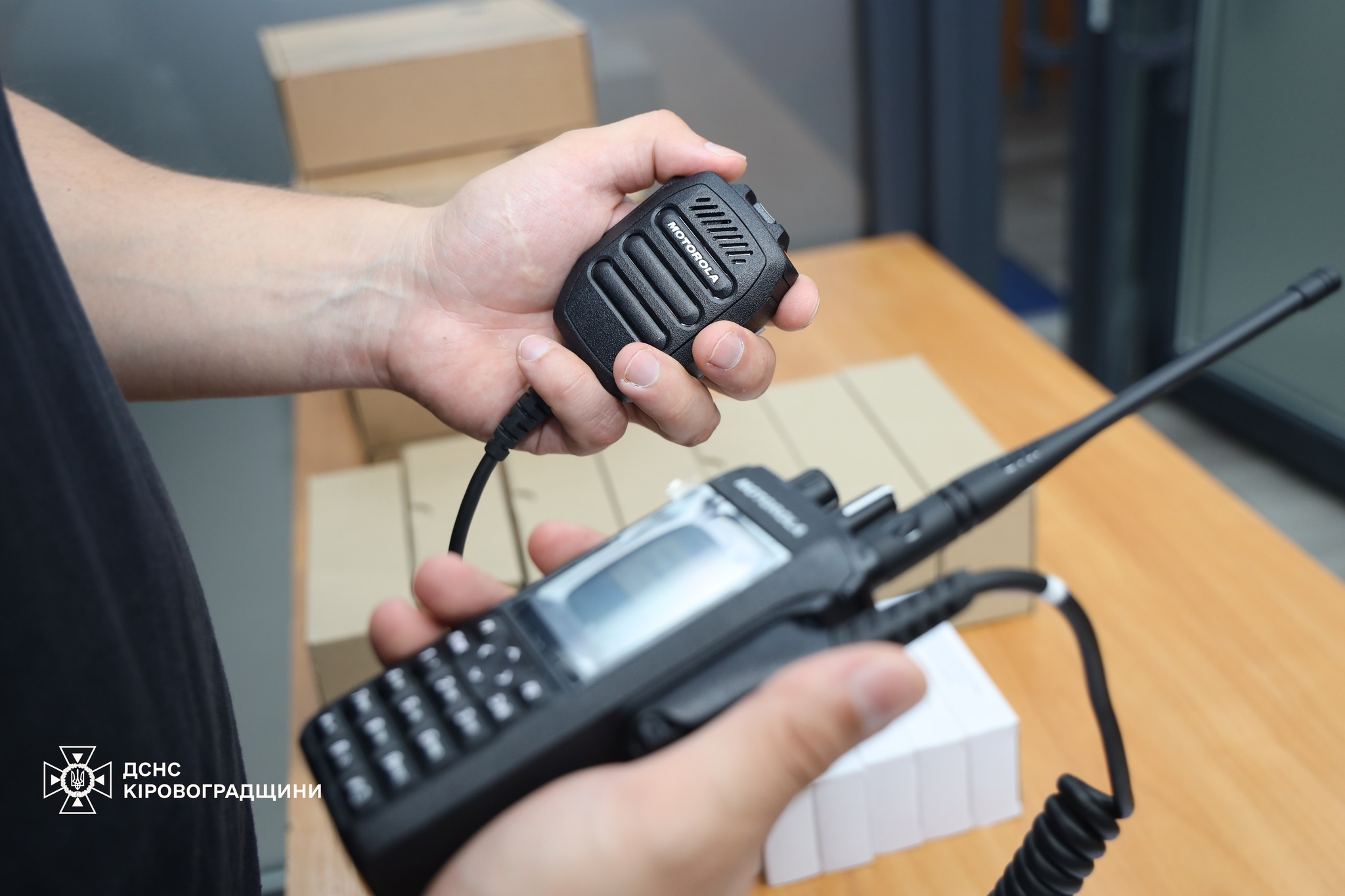 Від міжнародних партнерів рятувальники Кіровоградщини отримали сім радіостанцій та два планшети.