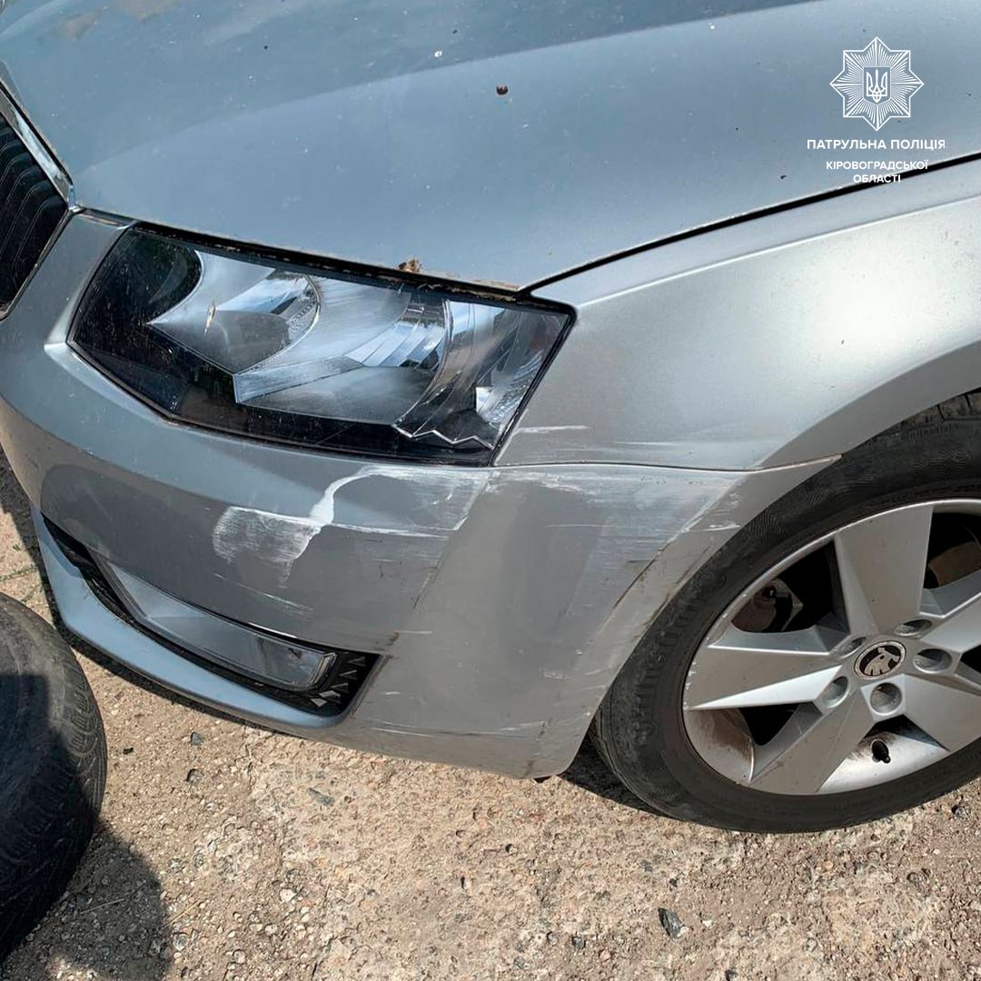 У Кропивницькому правоохоронці склали на п'яного водія, який скоїв ДТП та втік з місця події, три протоколи.