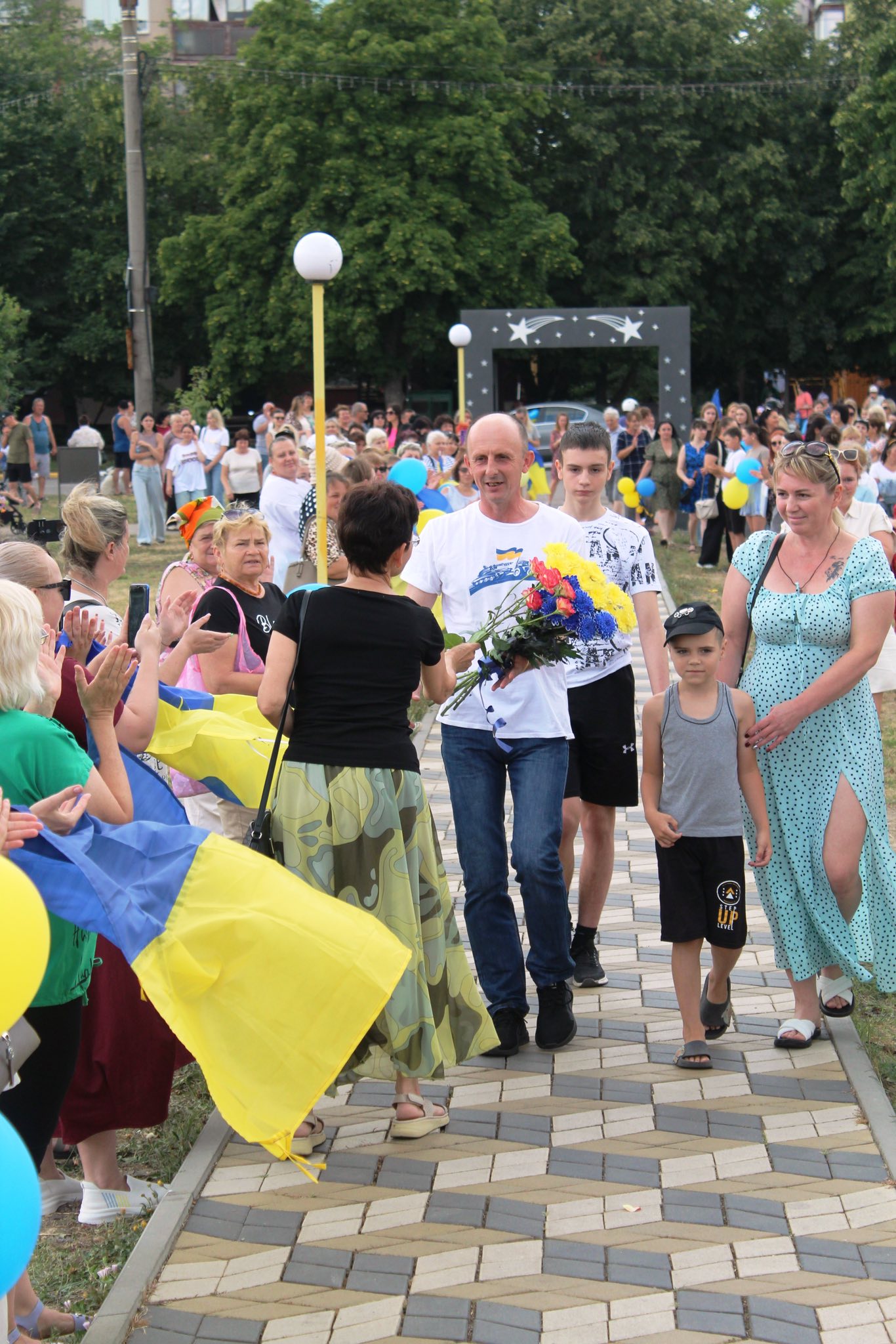 У Долинській громаді зустріли звільненого з полону військового Олексія Кондратовця.