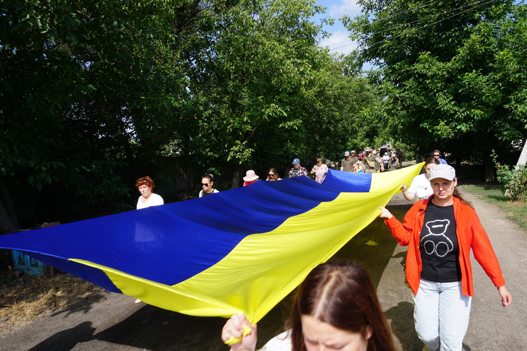 У Гайворонській громаді провели в останню путь загиблого на Херсонщині військового Євгена Базевича.