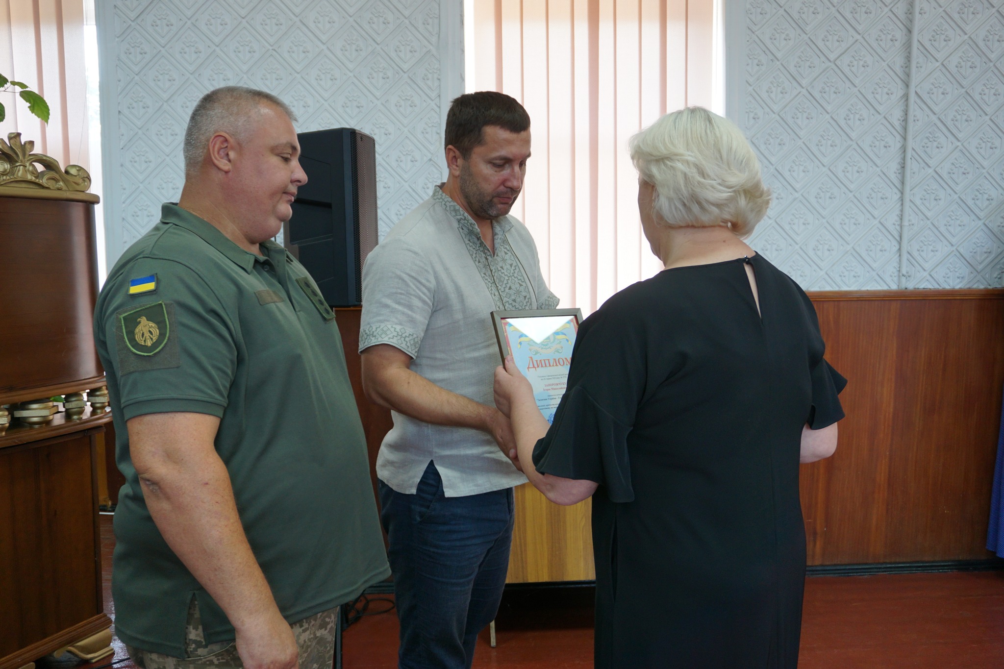 24 липня у Гайвороні перед засіданням сесії міськради вручили нагороди воїну та двом родинам загиблих бійців.