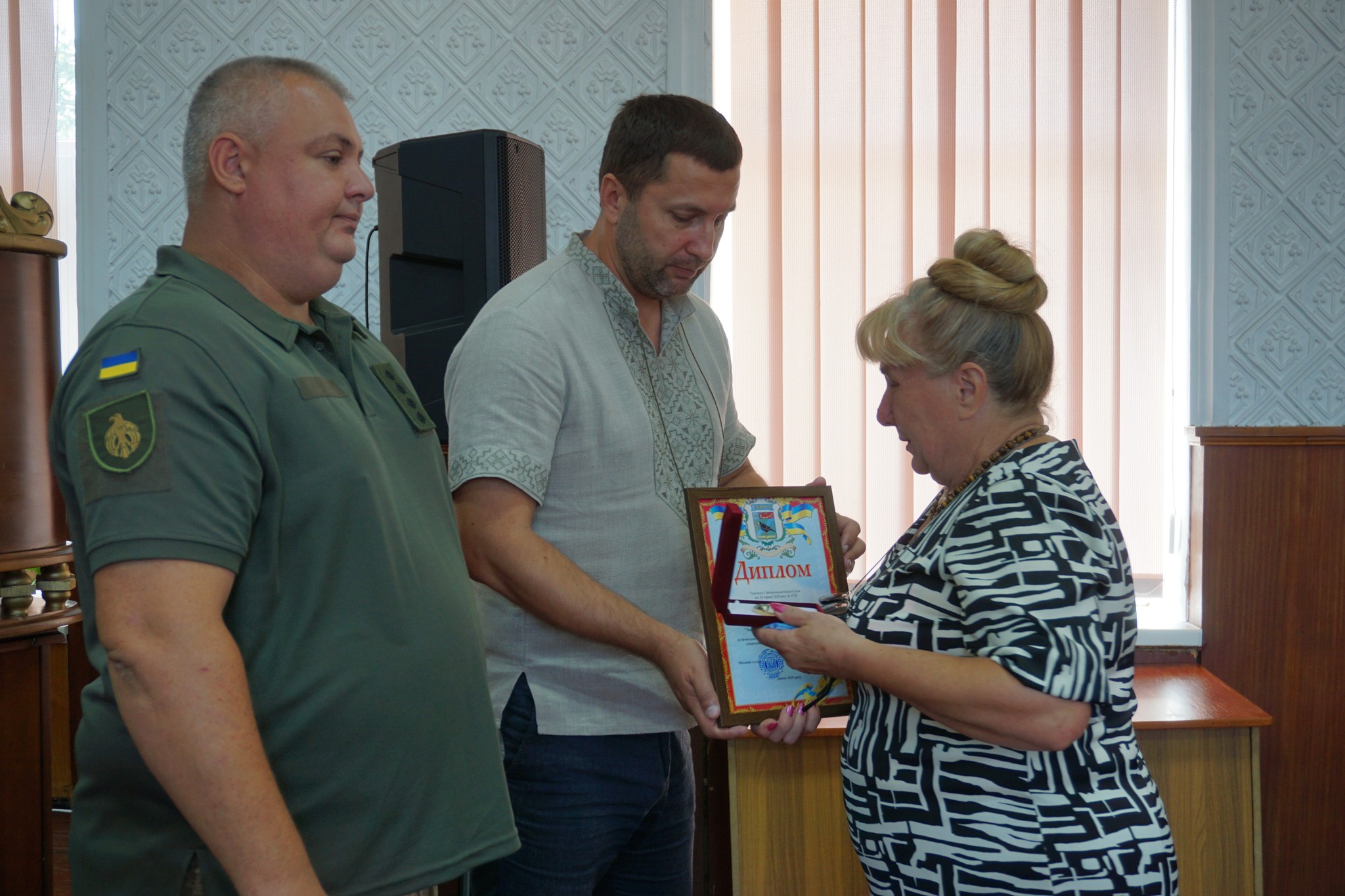 24 липня у Гайвороні перед засіданням сесії міськради вручили нагороди воїну та двом родинам загиблих бійців.