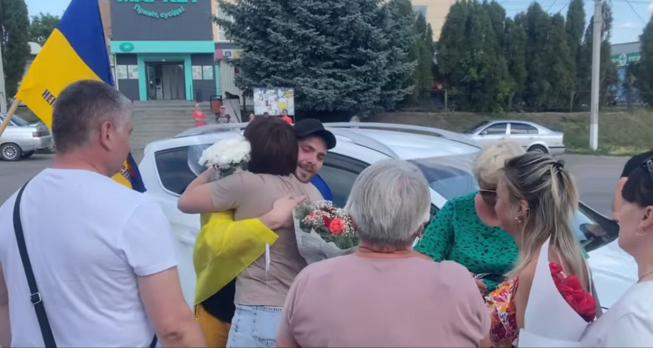 У Суботцівській громаді зустріли звільненого з російського полону Дениса Непотрібного.