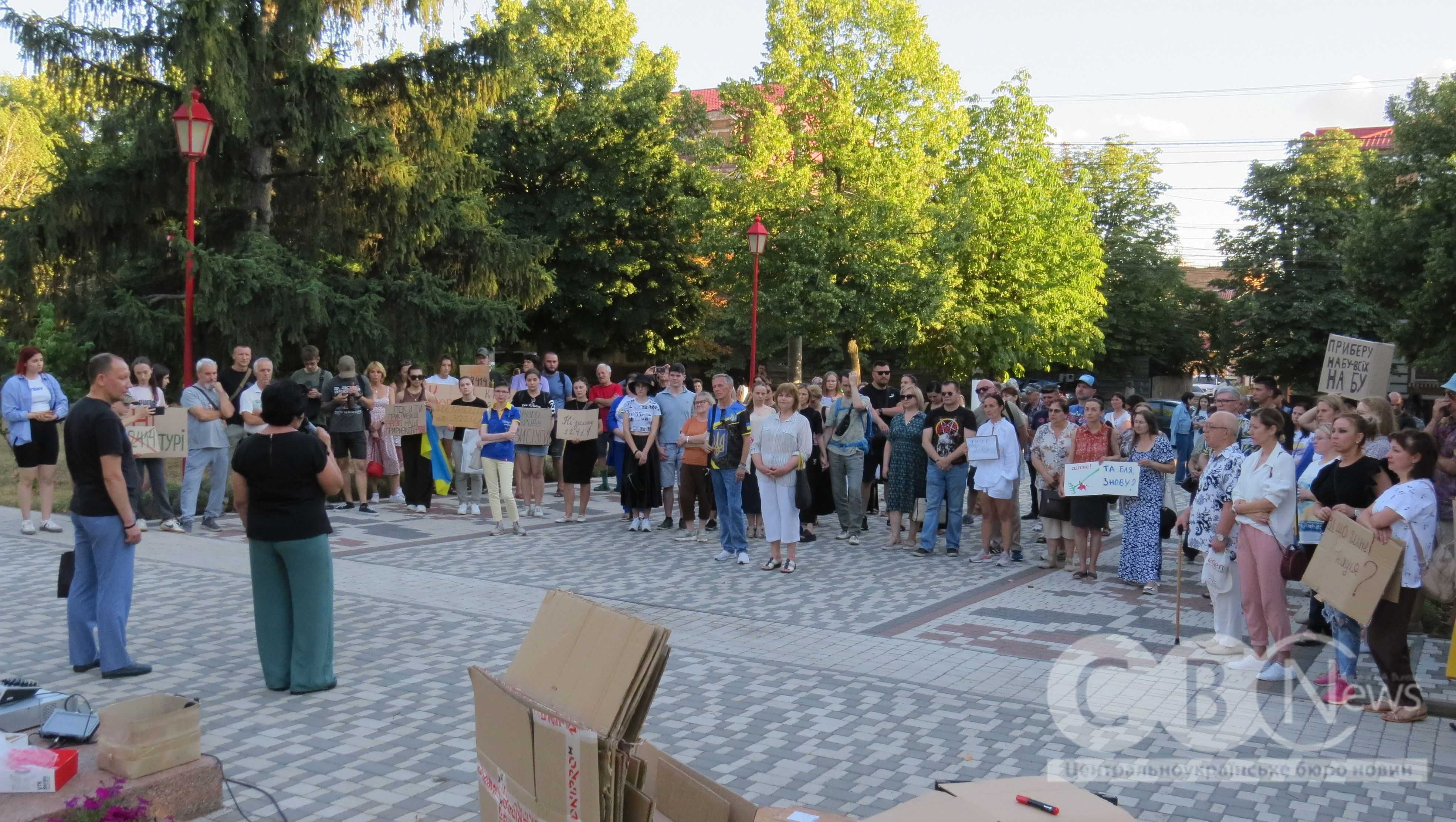23 липня у Кропивницькому люди вийшли на акцію протесту проти закону щодо Національного антикорупційного бюро України та Спеціалізованої антикорупційної прокуратури.