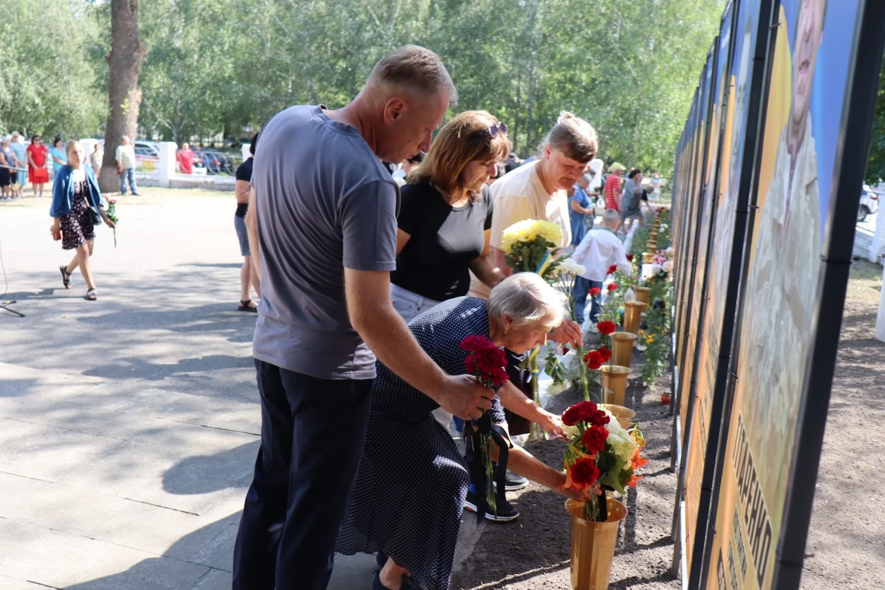 У Онуфріївці на Алеї Слави встановили портрети ще чотирьох загиблих військових