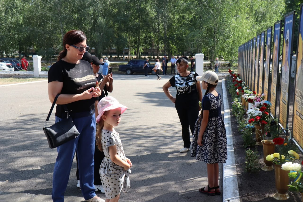 У Онуфріївці на Алеї Слави встановили портрети ще чотирьох загиблих військових