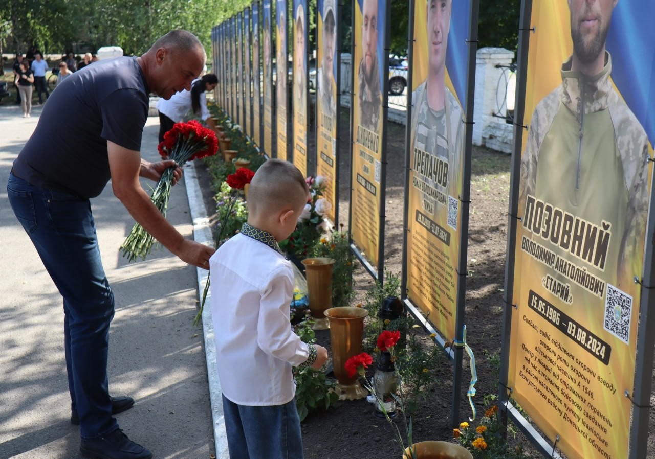 У Онуфріївці на Алеї Слави встановили портрети ще чотирьох загиблих військових
