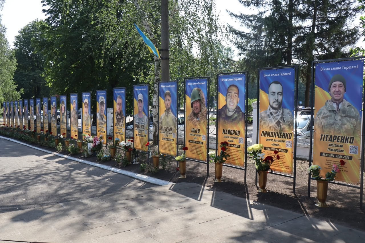 У Онуфріївці на Алеї Слави встановили портрети ще чотирьох загиблих військових