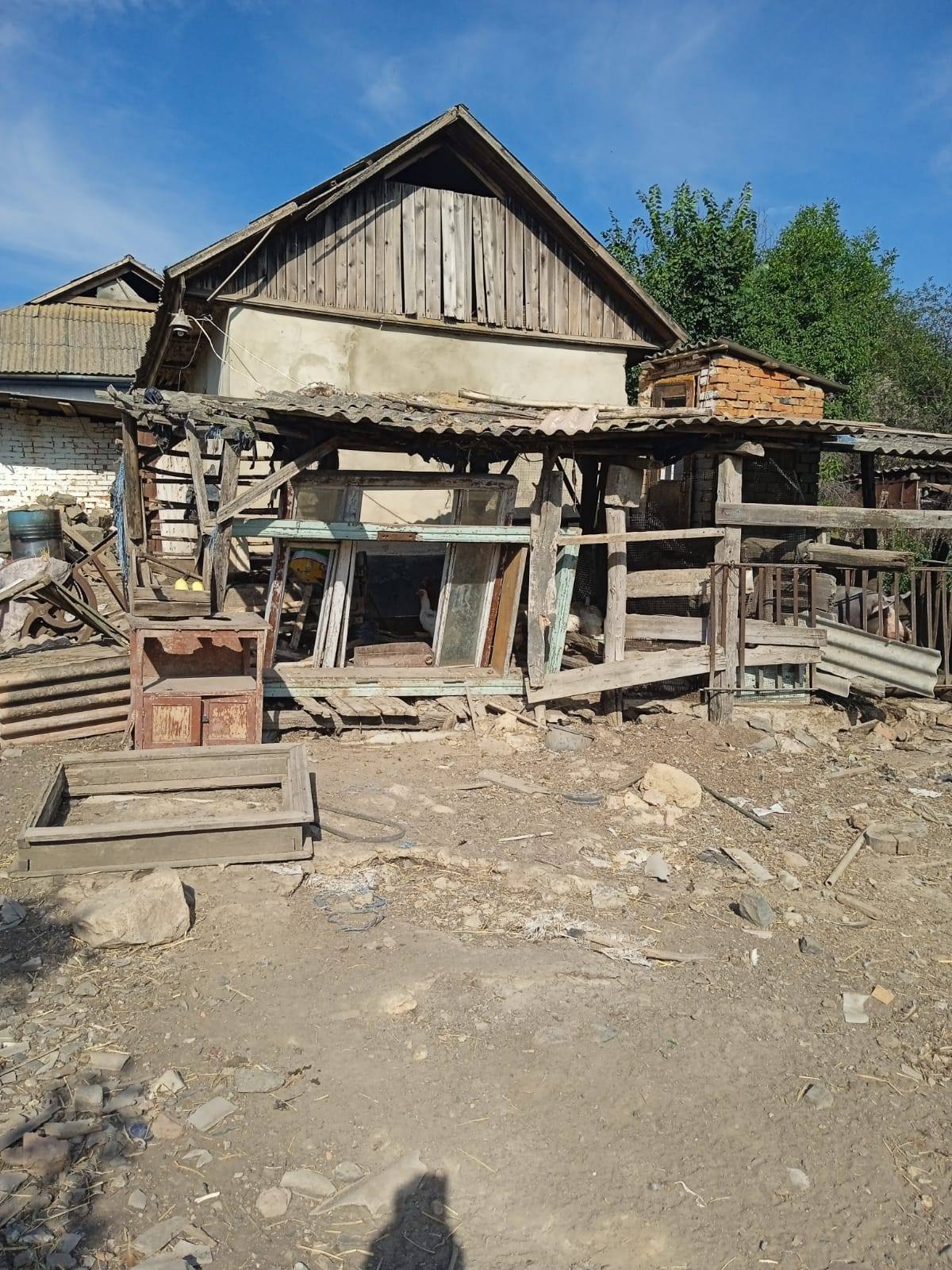 У Благовіщенській громаді внаслідок падіння уламків російського безпілотника пошкоджень зазнали приватні домоволодіння на чотирьох вулицях села Великі Трояни.