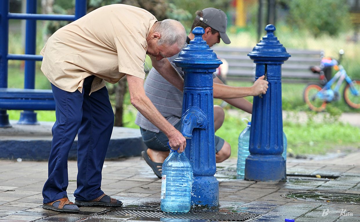 Бювет з водою у Київі