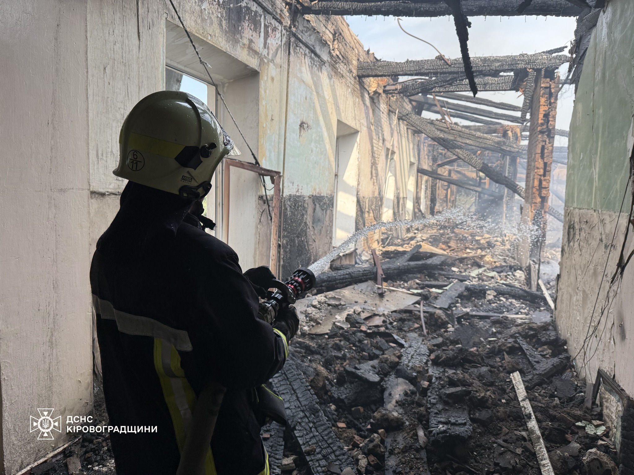 28 липня внаслідок ворожої дронової атаки в одній із будівель ДСНС у Кропивницькому сталася пожежа.